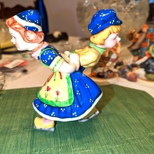 Vintage DUTCH BOY & GIRL ICE SKATING HAND PAINTED 2 CRUET SET HAVE CORKS